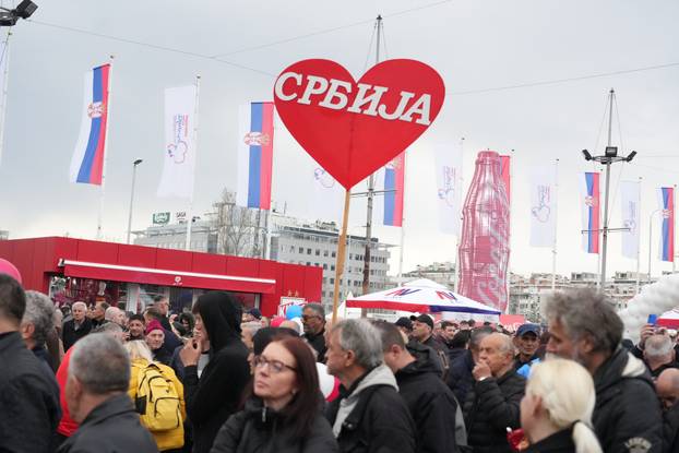 U Beogradskoj Areni održan je skup Srpske napredne stranke "Srbija - naša obitelj"
