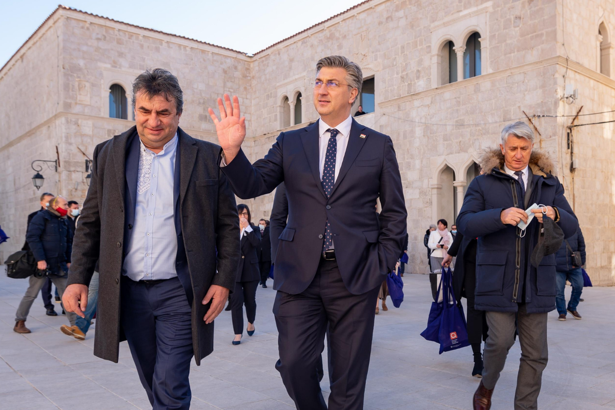 Plenković posjetio Pag: 'Novalja se sjajno razvija, nemaju ni problema s demografijom'