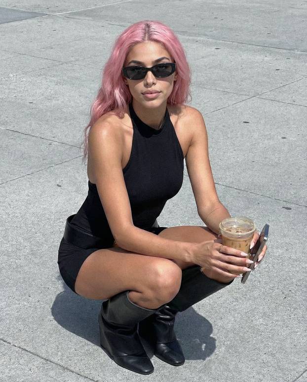 FOTO Fitness influencerica ružičaste kose živi savršen život - ali ona nije ono što mislite...