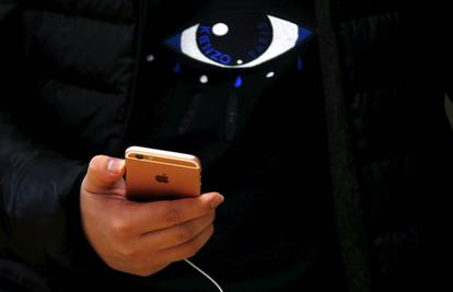 FBI uspio provaliti u iPhone napadača bez pomoći Applea