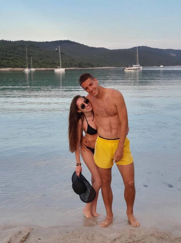 FOTO 'Vatreni' nosi njenu fotku na svakoj utakmici. Prohodali su kao tinejdžeri i isti dan slave