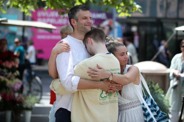 Zagreb: Performans Studija jednog zagrljaja 