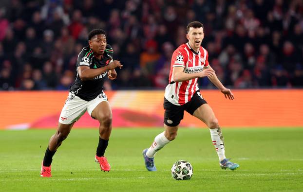 PSV Eindhoven v Arsenal - UEFA Champions League - Round of 16 - First Leg - Philips Stadion