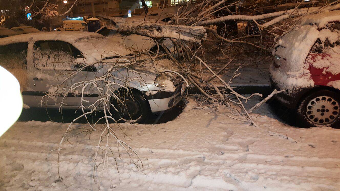 Snježni kaos: Neumorni vozači pomagali jedni drugima na putu