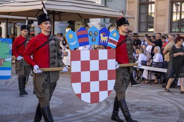 Vinkovci: Svečani mimohod sudionika 60. Vinkovačkih jeseni