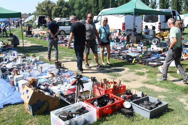 Koprivnica: Popularni buvljak zbog toplotnog vala ipak je imao nešto manje prodavača i kupaca