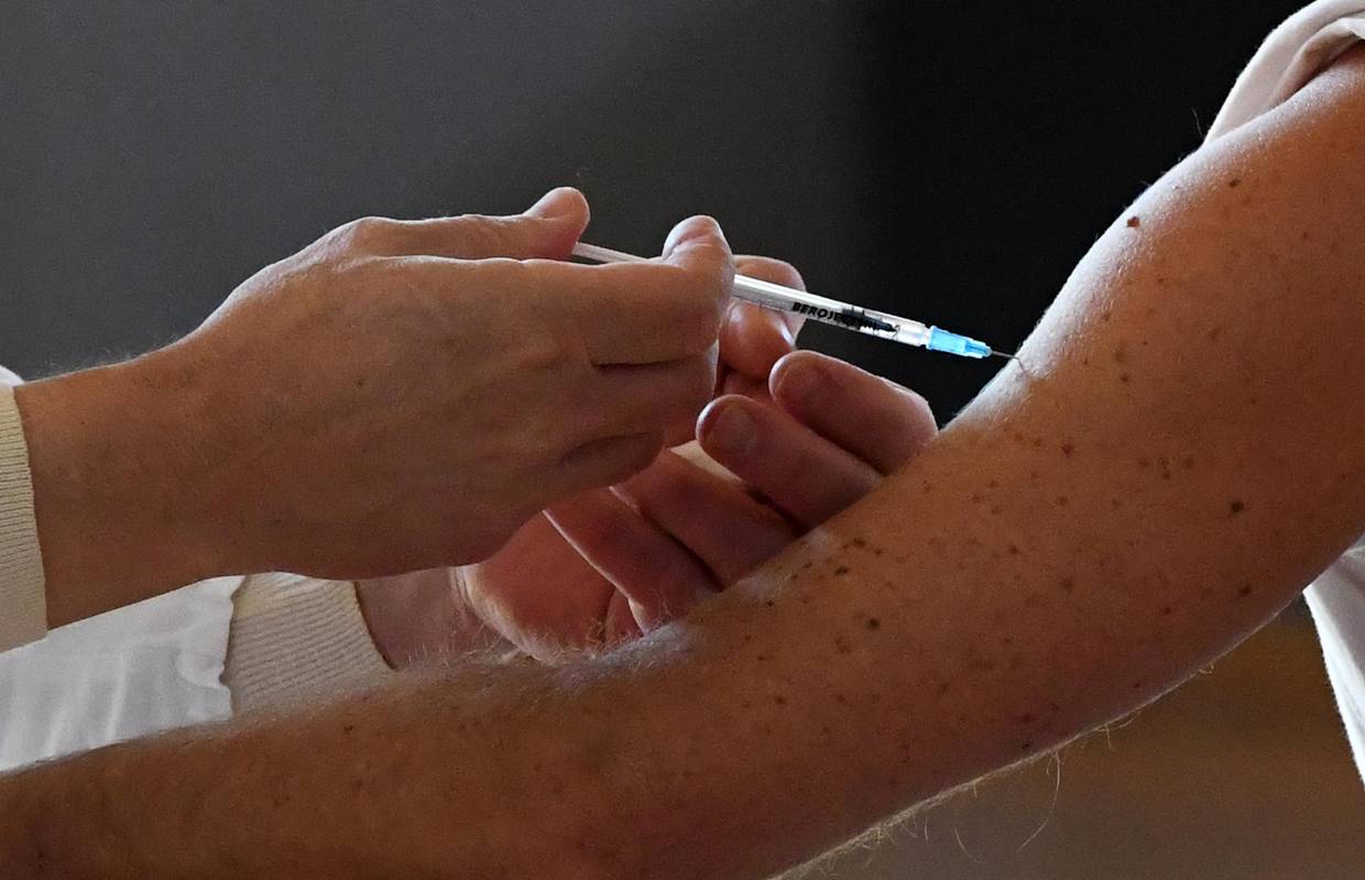 Četvrta doza cjepiva za osamdesetogodišnje Francuze