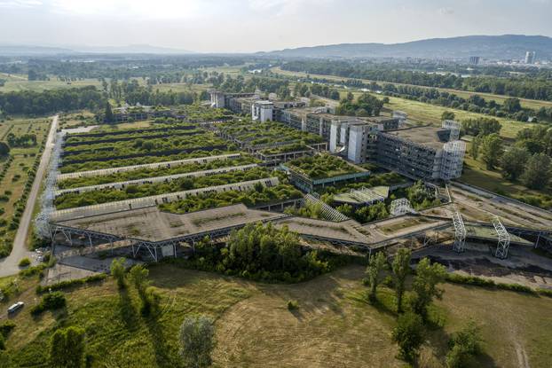 Pogled s visine na nedovršenu Sveučilišnu bolnicu