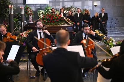 FOTO Kolege, obitelj i političari oprostili se od violinista Tonka Ninića na groblju Mirogoj...