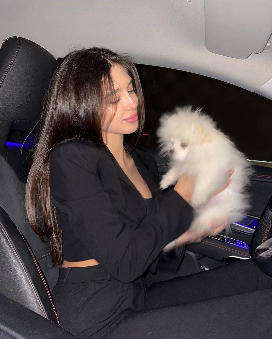 Voyage je zaboravio Breskvicu, sada je u vezi s kćeri Harisa Džinovića?: 'Šetali su i ljubili se'