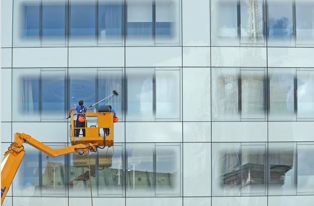 Zagreb: ?iš?enje i pranje prozora na zgradi Ban Centra