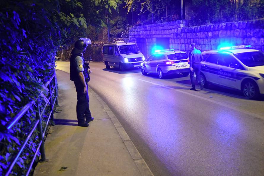 Pucao majci u glavu, bolesnom ocu u srce: Bore im se za život