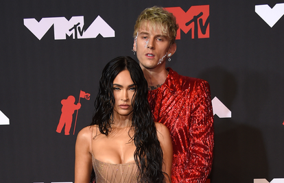 Pili si krv, imali prsten s trnjem: Megan Fox i Machine Gun Kelly puno su puta šokirali javnost...