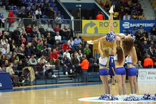 Zagreb: Cibonete zabavljale navija?e na utakmici Cibona - Zadar