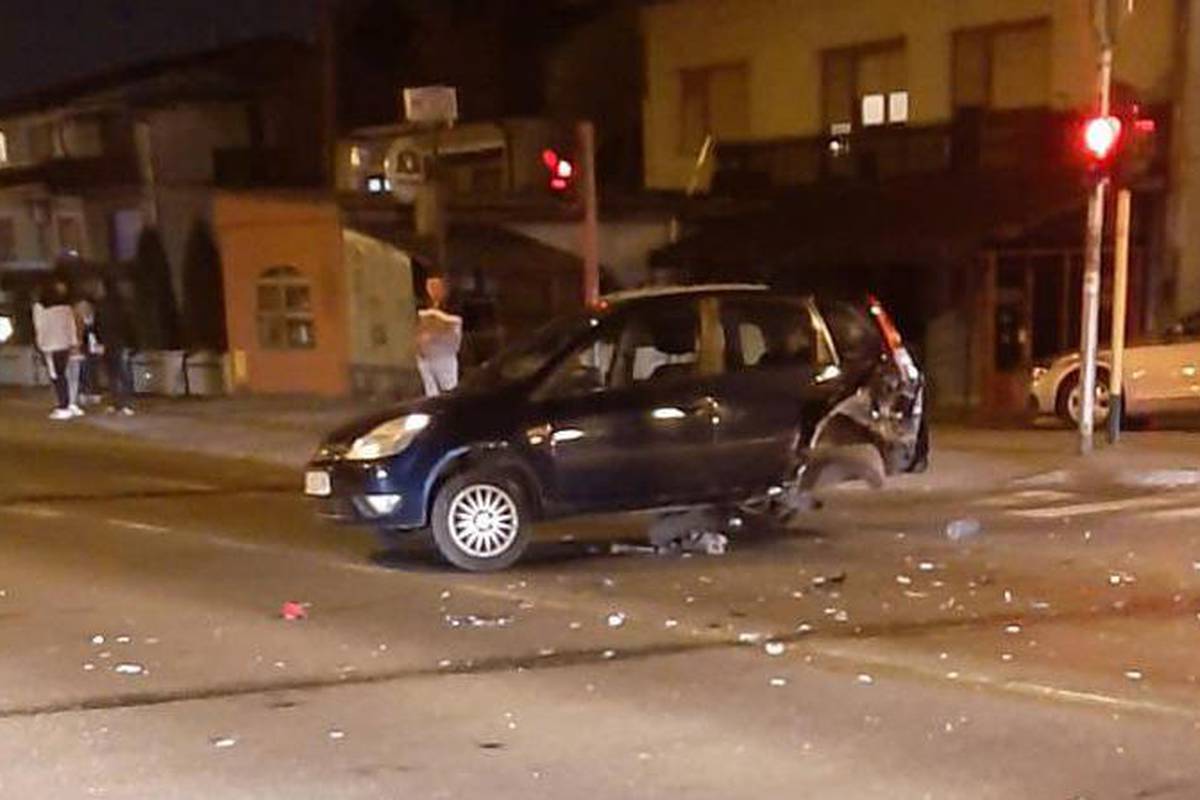 Nesreća u Sesvetama: Pijani vozač (27) prošao kroz crveno i udario u auto, žena ozlijeđena