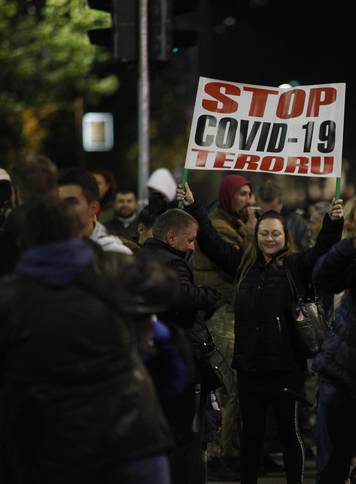 Prosvjedi na ulicama Beograda zbog uvođenja covid potvrda 