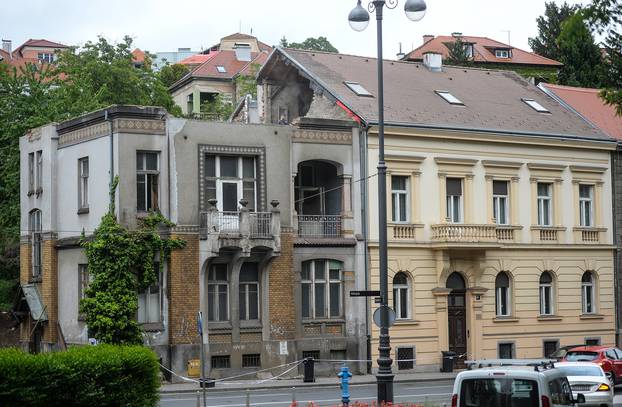 Zagreb: Započelo rušenje secesijske vile na Ribnjaku iako postoji rješenje o obustavi radova