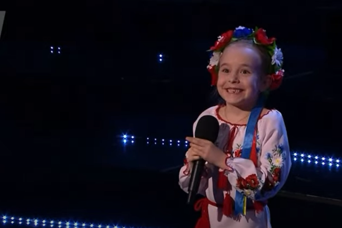 Curica (7) koja je u bunkeru pjevala pjesmu iz 'Frozena', oduševila je publiku u Walesu