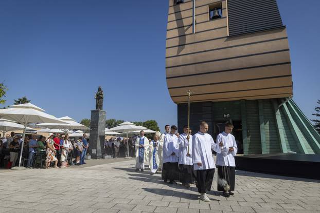Misno slavlje u svetištu Gospe od Utočišta u Aljmašu na blagdan Velike Gospe