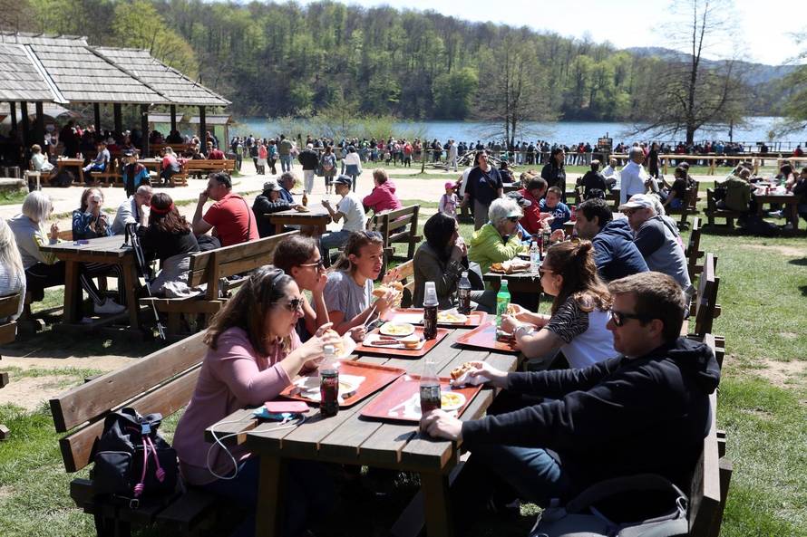 Uskrsni ponedjeljak na PlitviÄkim jezerima