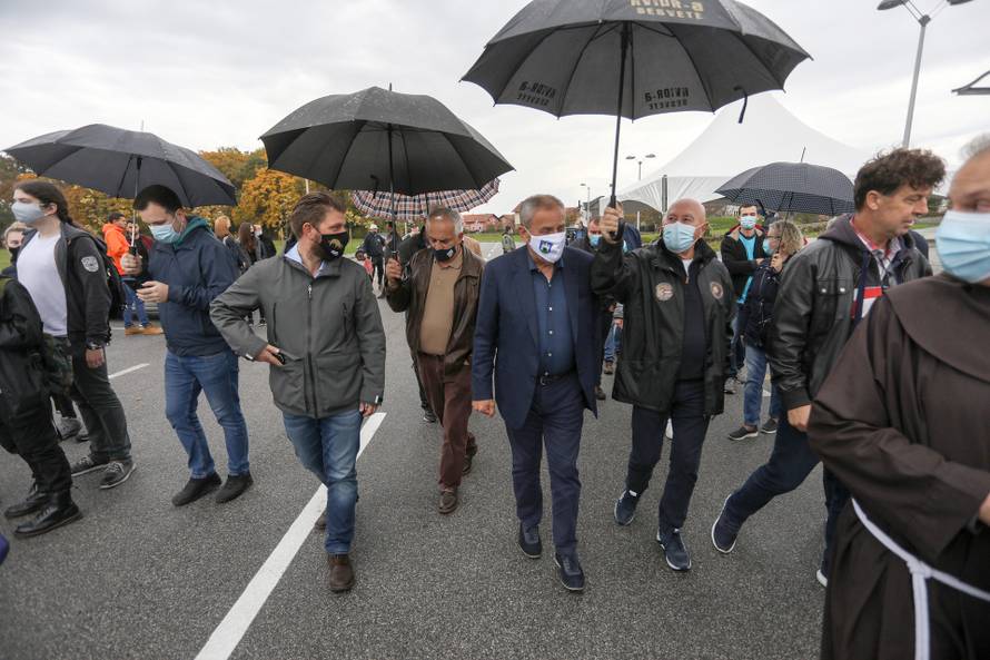 Zagreb: Oko crkve BDM Anđeoske u Dubravi zasađeno je 250 mladih stabala