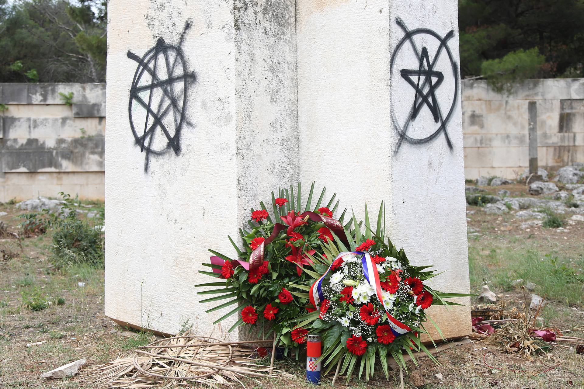 Šibenik: Išarani spomenici uoči polaganja vijenaca povodom Dana antifašističke borbe na Šubićevcu
