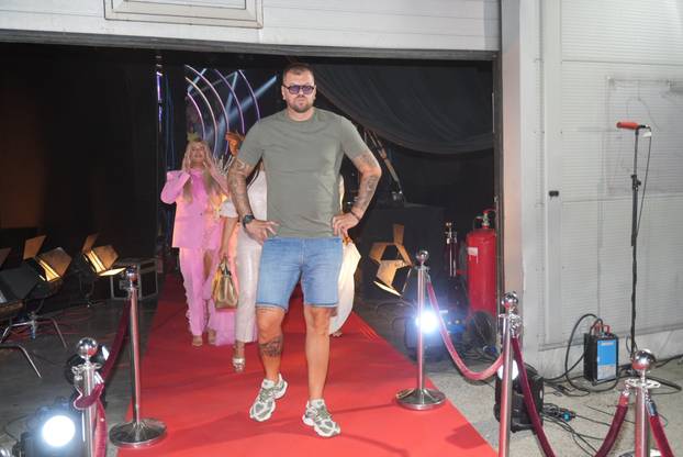 Beograd: Dolazak natjecatelja u show Eilta 10 na televiziji Pink