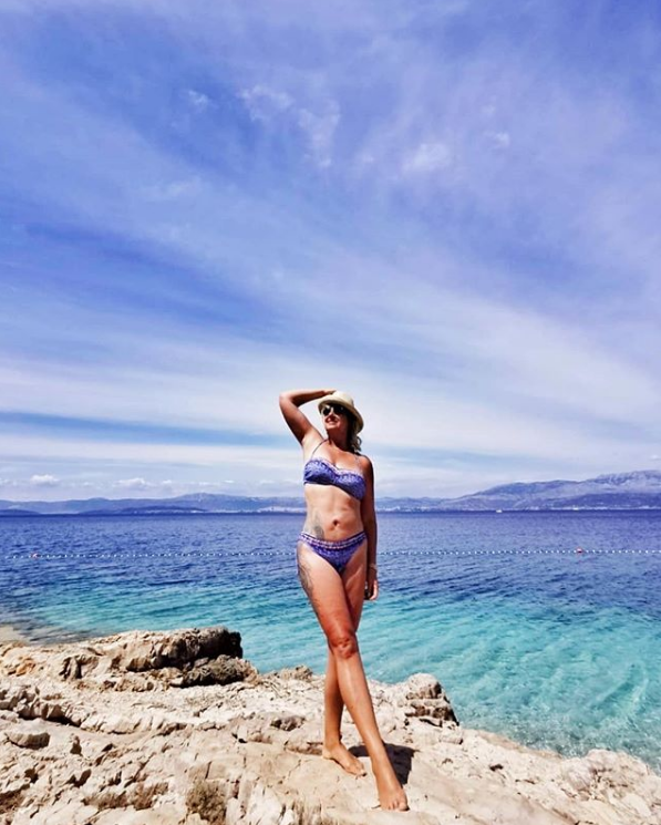 Danijeli Dvornik je Instagram uklonio fotku unuke na plaži, a ona negoduje: Što je s ljudima?