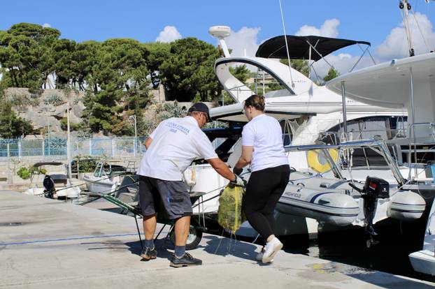 FOTO Pogledajte što su ronioci izvukli iz mora na eko akciji u Splitu: Sve je puno smeća...