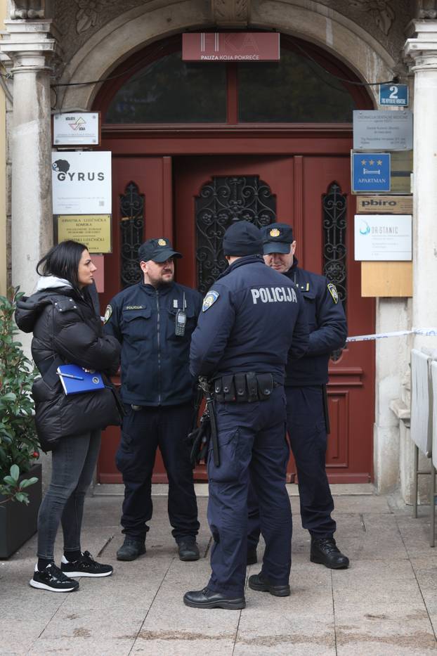 Rijeka: Žena umrla na stubištu, u stanu pronađen muškarac s ozljedama vrata