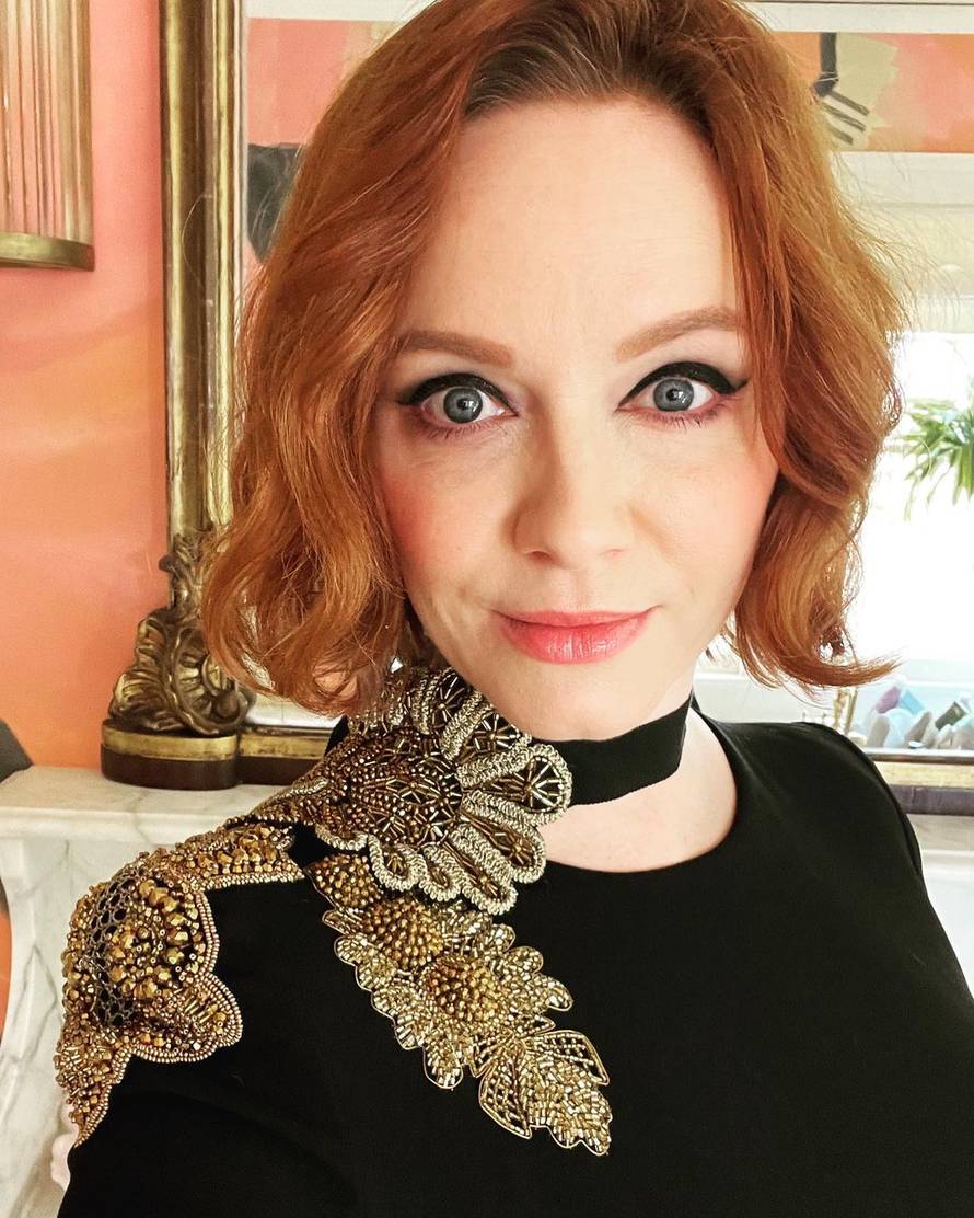 Zovu je 'najboljim dekolteom Hollywooda', a glumica je u uskom korzetu pokazala i zašto