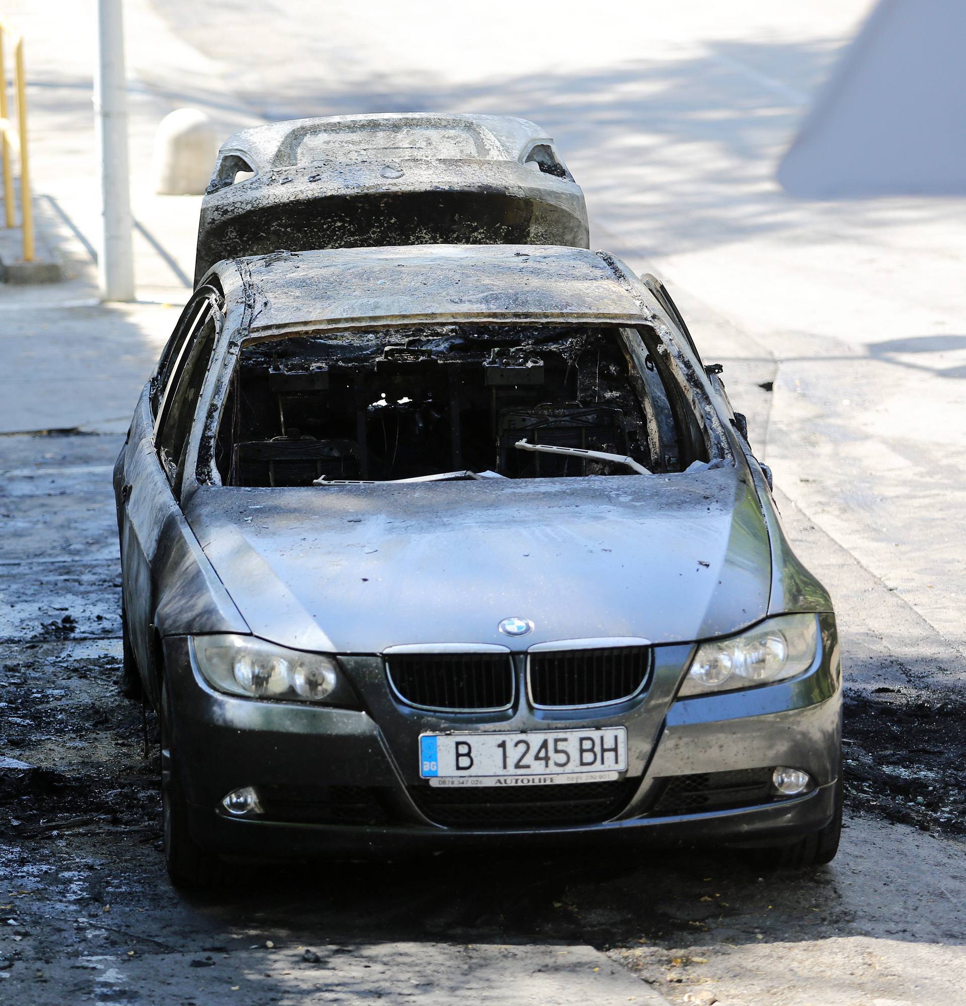 Napali bugarske navijače usred Zadra i zapalili im automobil