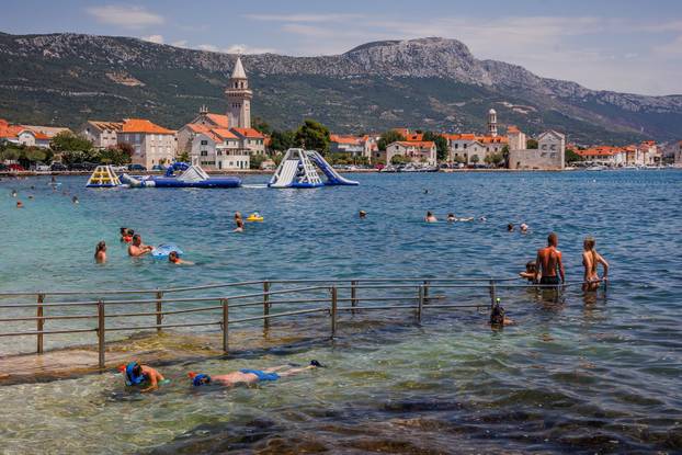 Kaštel Stafilić: Gužva na plaži Gabine