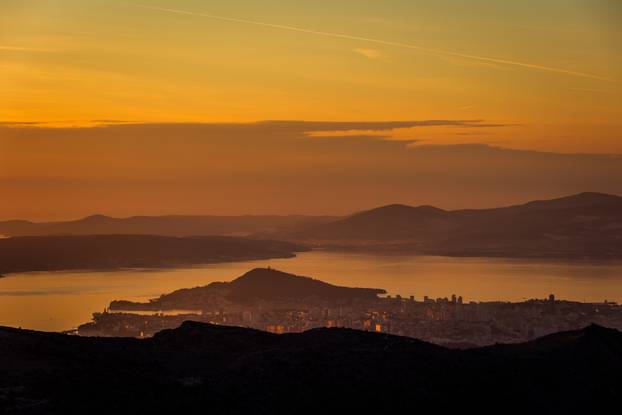Pogled na zalazak sunca i Split