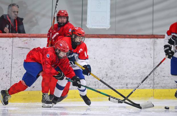 Zagreb:  Susret Hrvatske i Srbije na Svjetskom prvenstvu u hokeju za žene divizije III
