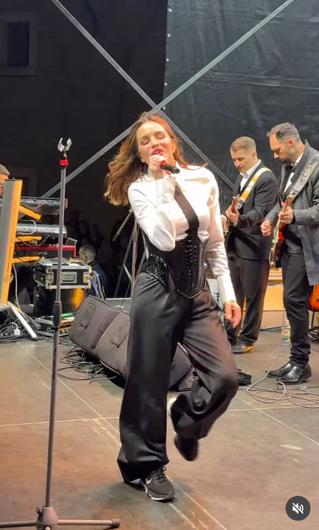 FOTO Ma sve joj dobro stoji! Evo koje je sve modne kombinacije Severina isfurala na nastupima
