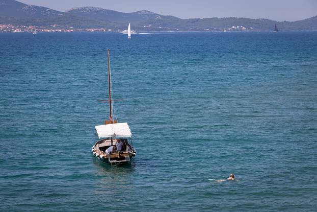 Zadar: Velik brok kupača na zadarskim plažama