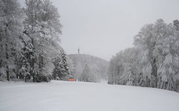 Zagreb: Započela skijaška sezona na Sljemenu 