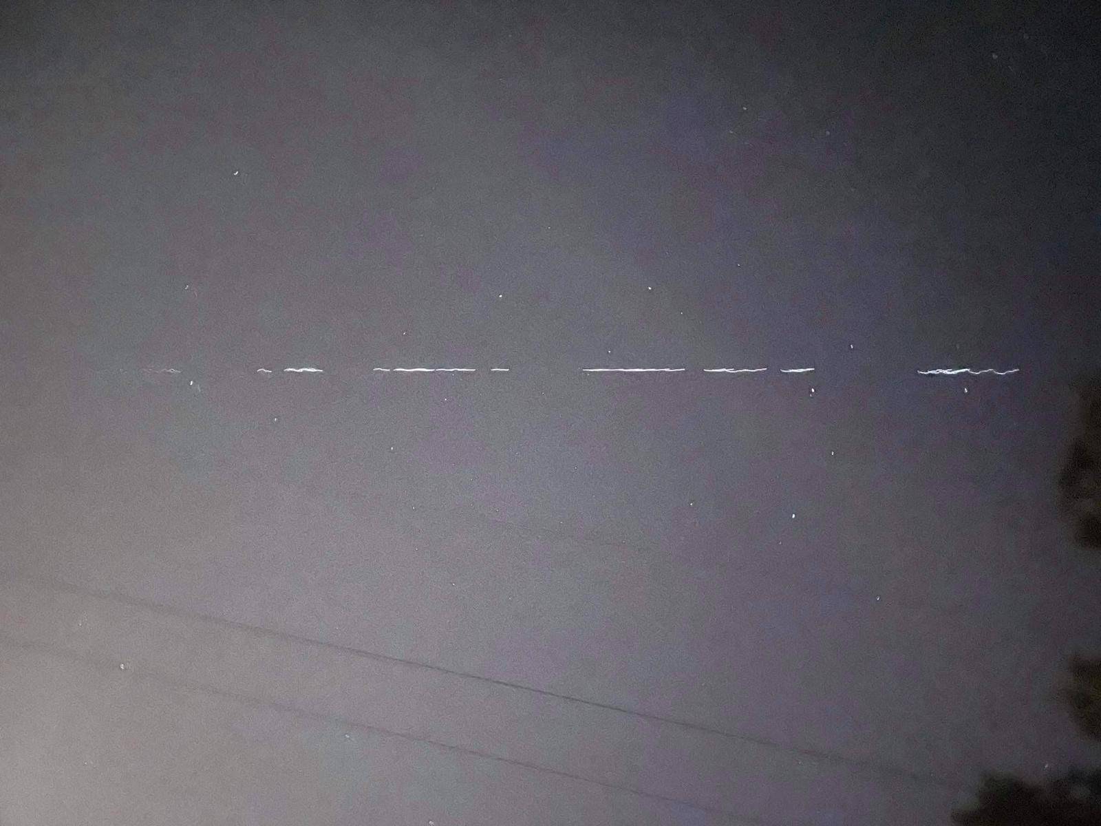 VIDEO 'Pa što je ovo na nebu?!' Nije NLO ni kineska raketa, radi se o satelitima Elona Muska
