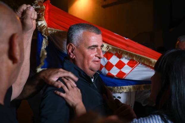 Sinj: Atmosfera u stožeru Mire Bulja nakon rezultata izbora
