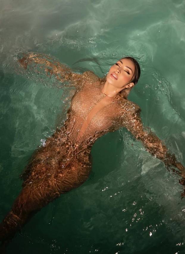 FOTO Mama influencerica: Anita voli pozirati bez ičega na sebi