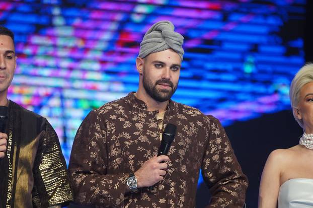 Beograd: Provokativan nastup u "Novogodišnjoj Elitoviziji" Ane Nikolić javnosti poznate i kao Mika Vasić 