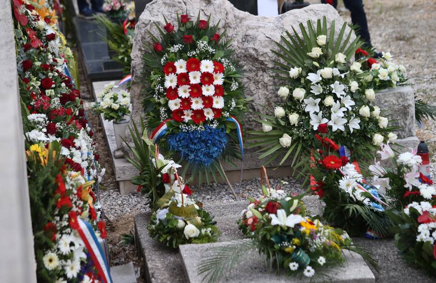 Imotska krajina oprostila se od svoga komodora Ivice Tolića