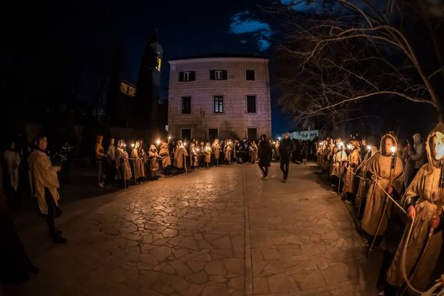U Imotskom na Cvjetnicu uprizorena „Imotska Muka“, scenski prikaz Muke Gospodina našega Isusa Krista 