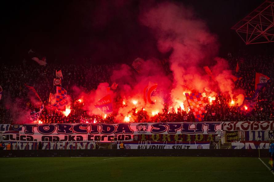 Atmosfera na Poljudu tijekom utakmice između Hajduka i Osijeka