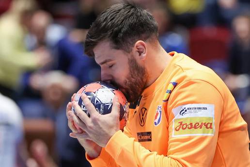 Tko je Dino Slavi&cacute;? Postao je golman iz bizarnog razloga, sad je prikriveni Sigurdssonov adut