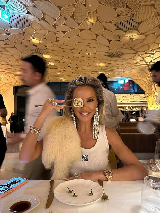 Bling, Bling! Maja i Šime feštaju u Dubaiju. Njoj na ruci sjaji sat od 50.000 eura?! Pogledajte!