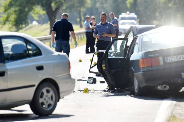 U sudaru tri osobna automobila kod Preloga smrtno je stradala jedna osoba