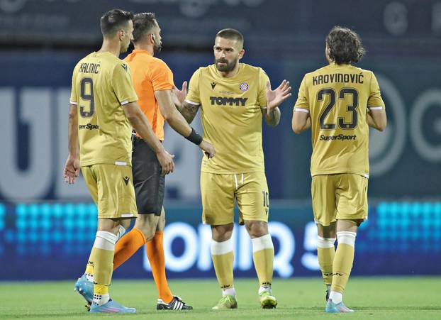 Dinamo i Hajduk u utakmici Superkupa na stadionu u Maksimiru