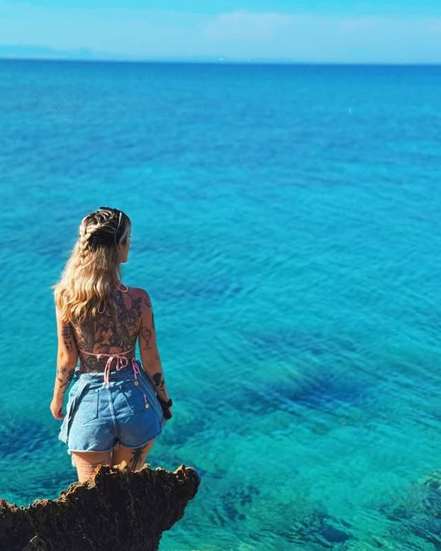 FOTO Puna je tetovaža i nema dlake na jeziku: Evo što govori o privlačnosti i samopouzdanju